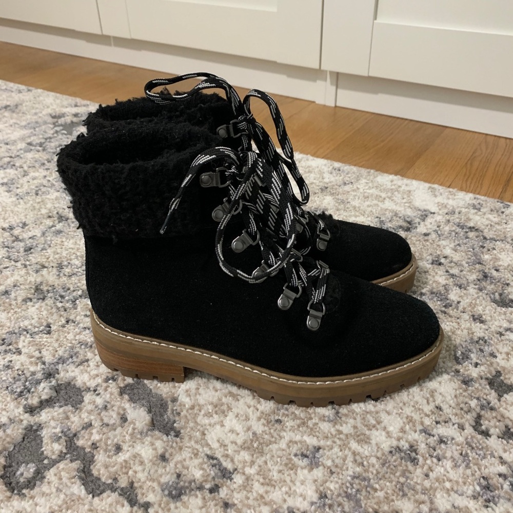 RENVY Snow Boots Shearling lined worn once 🖤